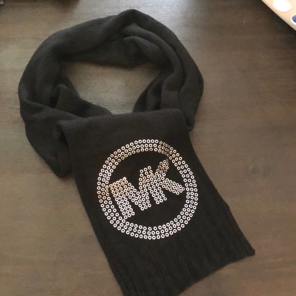 Like new MK scarf